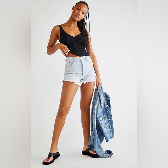 WE THE FREE Crvy Vintage High Rise Short Light Blue Wash Revolve Free People 28 - Picture 6 of 16